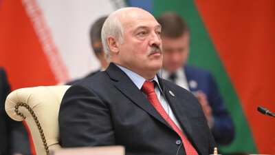 "Істеричні пошуки": в ОП назвали головну мету міжнародних візитів Лукашенка