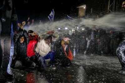 Протести в Ізраїлі: демонстранти підійшли до будинку Нетаньягу, їх розганяли водометами