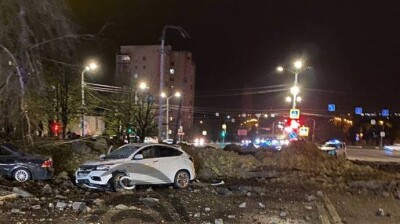 Бомба увійшла у землю та вибухнула: з'явилось повне відео удару по Бєлгороду