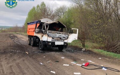 Окупанти скинули вибухівку на цивільну вантажівку у Сумській області