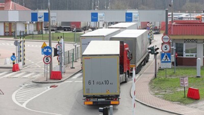Польща закриває кордон для російських і білоруських фур із 1 червня