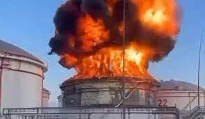 Масштабна пожежа на нафтобазі біля Кримського мосту. Росіяни вигадали причину