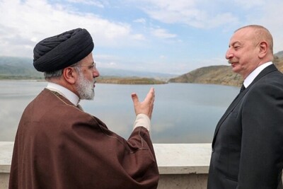 Перед смертю Раїсі зустрівся із президентом Азербайджану (праворуч)