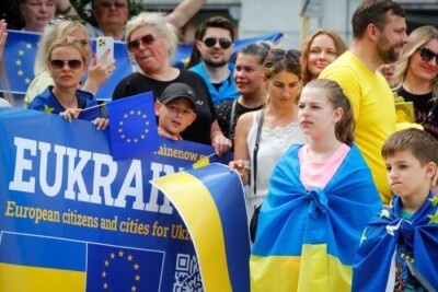 Заборонити – це легко: як повернути мільйони українців додому