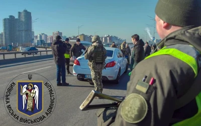 Повістки на тимчасових блокпостах у Києві: що кажуть з цього приводу в КМВА