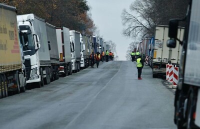 Україна і Польща погодили кроки для розблокування кордону, а українські водії оголосили голодування