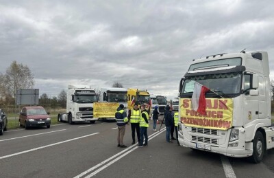 Домовилися з протестувальниками: українські водії на кордоні призупинили голодування