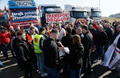 Польський уряд висунув вимоги до України для зняття блокади на кордоні