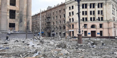 ЗС РФ обстріляли Харків: у центрі сталася сильна пожежа після влучань, є поранені та загиблий