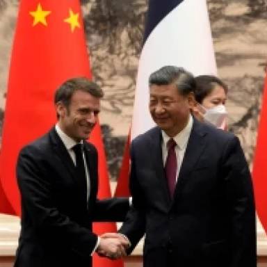 Сі Цзіньпін поїде до Макрона. Politico: Китай хоче переговорів разом із Росією, погрожує бойкотом