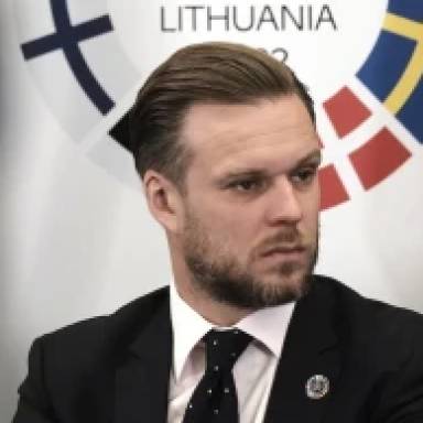 Глава МЗС Литви: Поки українці страждають від ракет, Захід просить їх бездіяльно спостерігати