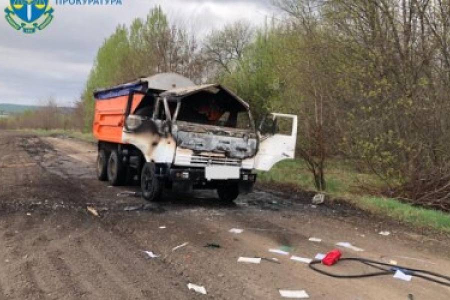 Окупанти скинули вибухівку на цивільну вантажівку у Сумській області