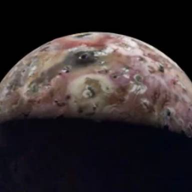 Апарат NASA Juno показав супутник Юпітера Іо, вкритого вулканами – фото