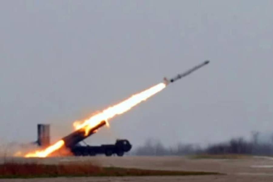 Північна Корея заявляє, що випробувала «надвелику» боєголовку крилатої ракети та нову зенітну ракету