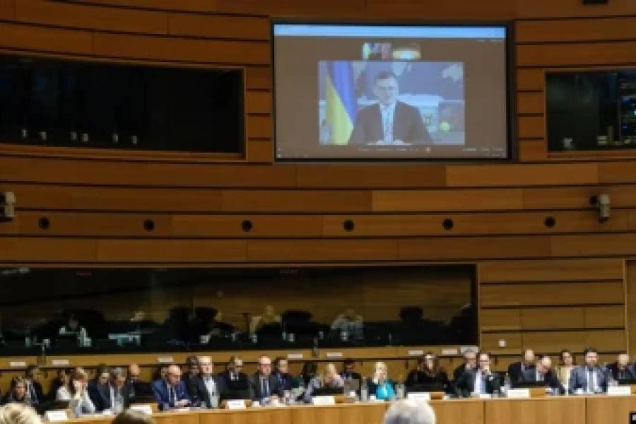 В ЄС задоволені кроком США на допомогу Україні і думають про свою підтримку та нові санкції щодо Росії