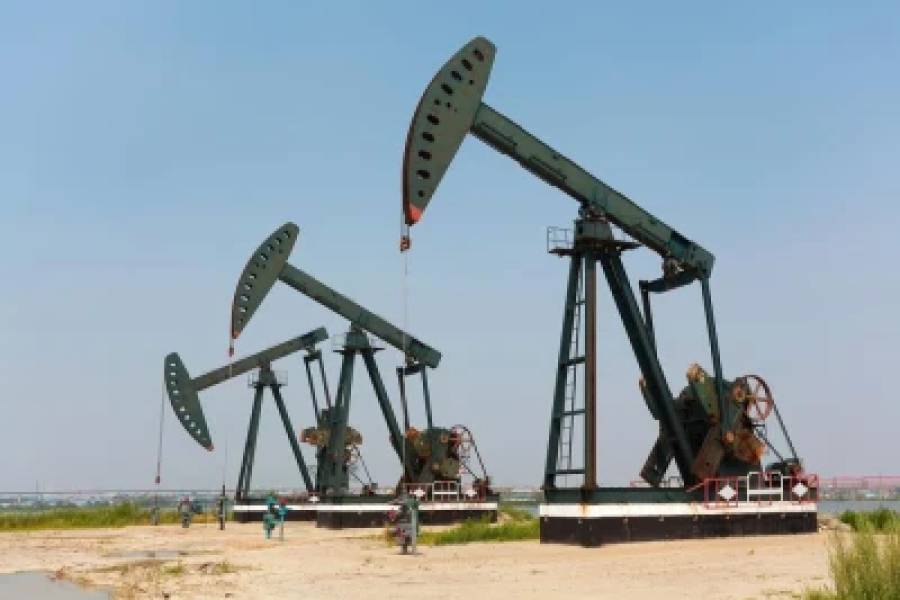 Ціни на нафту продовжують повзти вниз: у чому причини