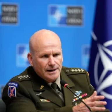Командувач сил НАТО: Росія не має сил для стратегічного прориву на Харківщині