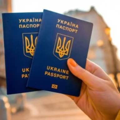 Україна відновлює консульське обслуговування чоловіків призовного віку за кордоном