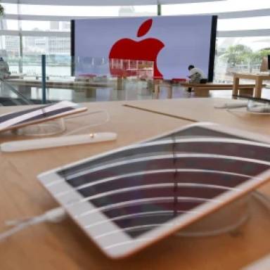 Apple через конкуренцію продає телефони з великими знижками: якій країні пощастило