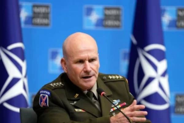“Росіяни не мають необхідних сил, щоб досягнути стратегічного прориву”, – верховний командувач сил НАТО в Європі Крістофер Каволі. Відео