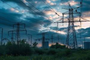 Міненерго заявило, що знизити норму про імпорт 80% електроенергії для промисловості неможливо: підприємства попереджають про зупинку виробництва