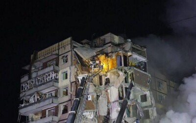 Ракетний удар по Дніпру: завали будинку розібрали на 90%, шукають 25 людей