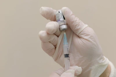 ВООЗ підрахувала, скільки життів вдалося врятувати завдяки вакцині від коронавірусу