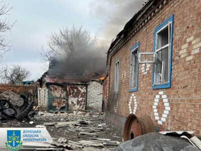 Росіяни з артилерії й FPV-дронів обстріляли Донеччину