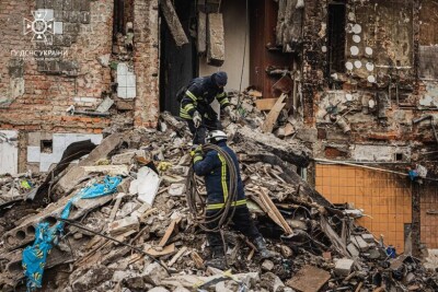 Ракетний удар РФ по Харкову: Роботи на місці зруйнованої п’ятиповерхівки завершено