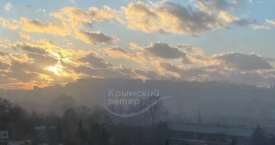 У Криму чутно вибухи: міст і бухти прикрили димом