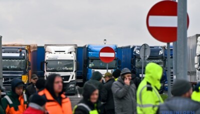 На заблокованих пунктах пропуску на кордоні з Польщею у черзі 1100 вантажівок, - Держприкордонслужба