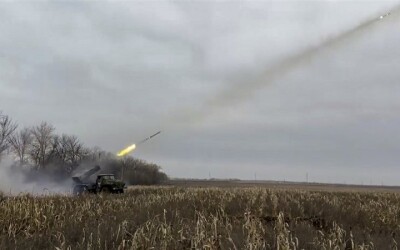 Росіяни вдарили касетними боєприпасами по селу в Донецькій області. На власному подвір'ї загинула жінка