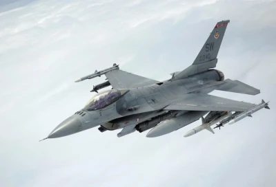 Проблем з аеродромами немає: льотчик-інструктор припустив, чому F-16 ще не в Україні
