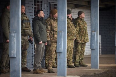 Зеленський відвідав на Дніпропетровщині центр підготовки, де тренуються мобільні вогневі групи 