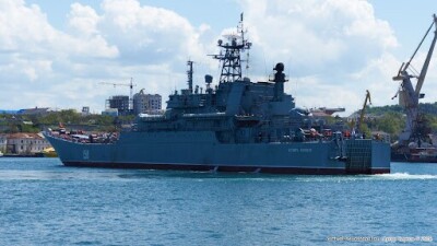 "Magura" знищила "Цезаря": розвідники показали кадри потоплення десантного корабля РФ – відео