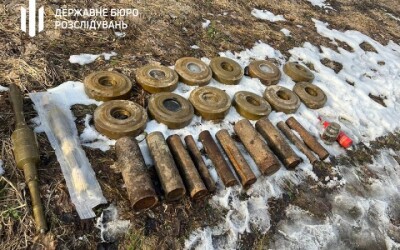 Схрон з російськими боєприпасами - Фото: ДБР
