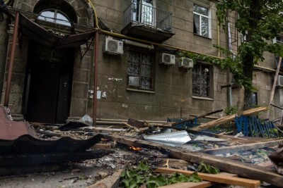 Ракетний удар РФ по Дніпру: кількість постраждалих зросла до 24 осіб, пошкоджено 5 багатоповерхівок, 3 заклади освіти, 7 адмінбудівель, ринок, магазини