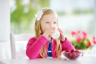 Діти, які споживають цукор з молока та фруктів, менш схильні до ожиріння, - дослідження