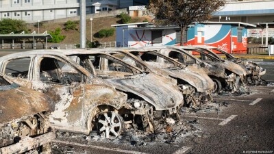 Спалені авто у Новій Каледонії