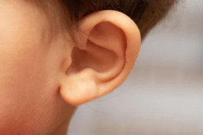 У Великій Британії дитині вперше у світі відновили слух за допомогою генної терапії
