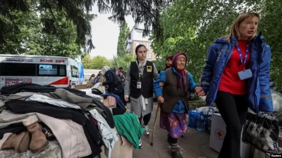 Фото 13 травня 2024. Мешканці Вовчанська евакуюються через російські напади на Україну