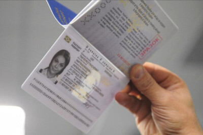 Одна з країн ЄС обмежила в’їзд українцям без біометричних паспортів