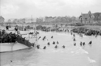 Висадка союзних військ у Нормандії вранці 6 червня 1944 року