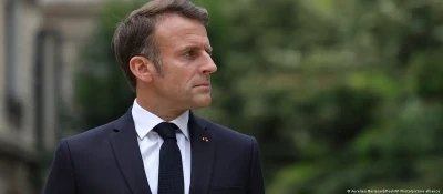 Макрон прийняв відставку уряду Франції