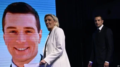 28-річний Джордан Барделла офіційно очолює партію Національне об’єднання, але її засновницею провідною лідеркою також є 55-річна Марін Ле Пен.