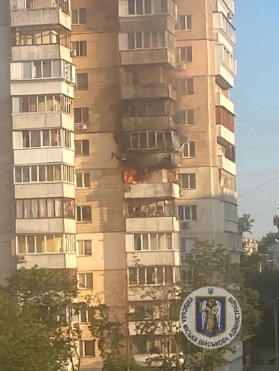 Пошкоджена багатоповерхівка у Києві після ракетної атаки РФ 30 червня 2024 року