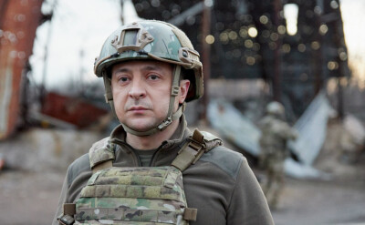 Зеленский одобрил продолжение военного положения