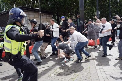 В уряді заявили, що немає виправдань для будь-якого насильства та підтримали поліцію