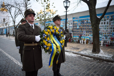 Зеленський у день Збройних Сил вшанував пам’ять полеглих воїнів