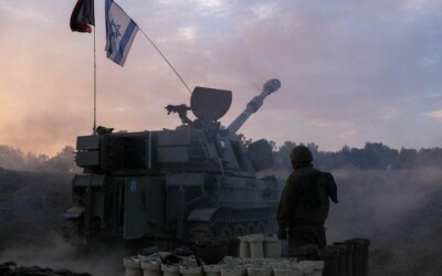 Ізраїльська армія відновила удари по цілях ХАМАС у секторі Гази після тижневого гуманітарного режиму тиші. Про відновлення бойових дій повідомила Армія оборони Ізраїлю, пише CNN.